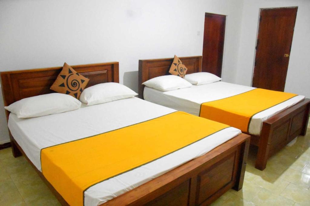 Postel nebo postele na pokoji v ubytování Yellow Birds Resort