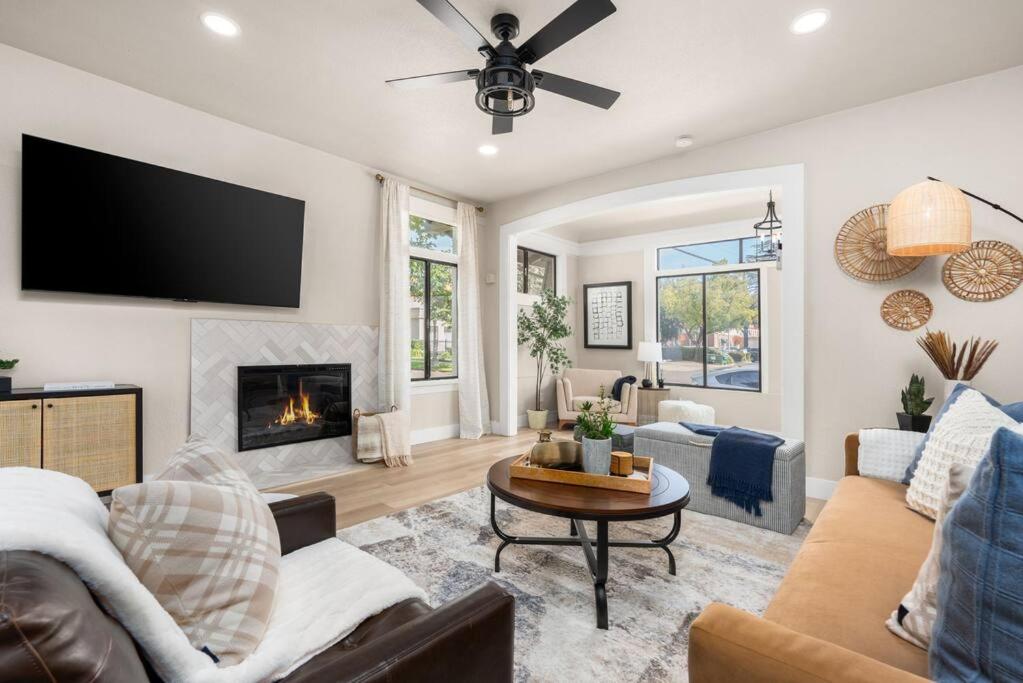 a living room with a couch and a fireplace at Downtown Lodi l Renovated l 5 Bedrooms l Sleeps 10 in Lodi