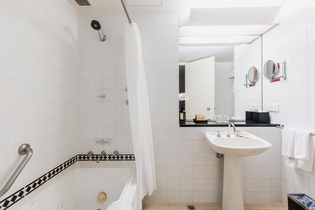 Crowne Plaza Canberra by IHG - Resim 26