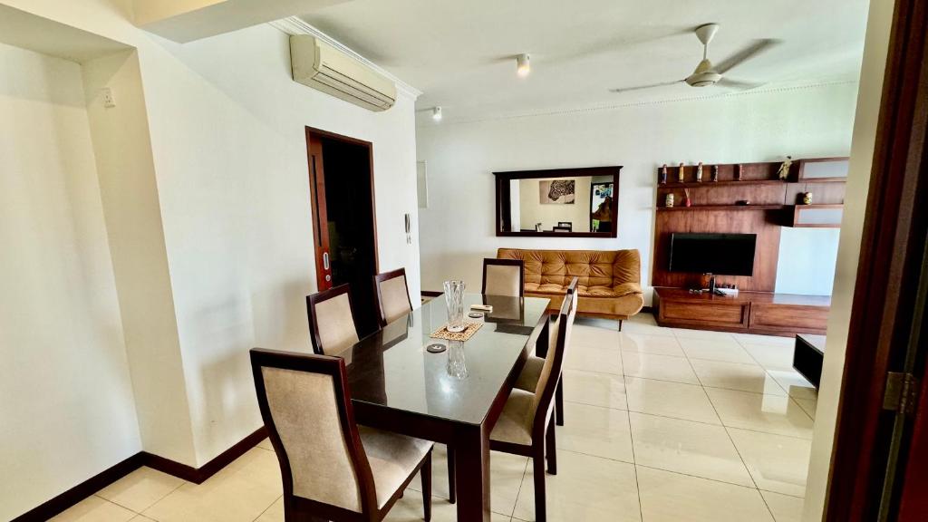 TV a/nebo společenská místnost v ubytování SkyLounge Apartment Colombo