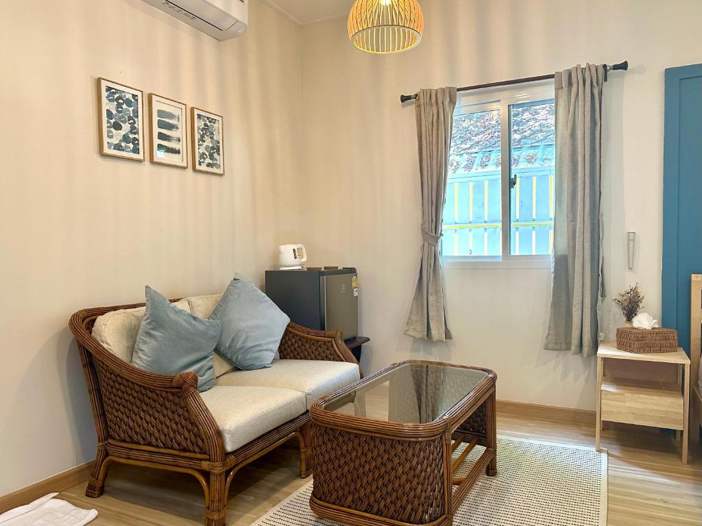 Posezení v ubytování Warm White Hua Hin House
