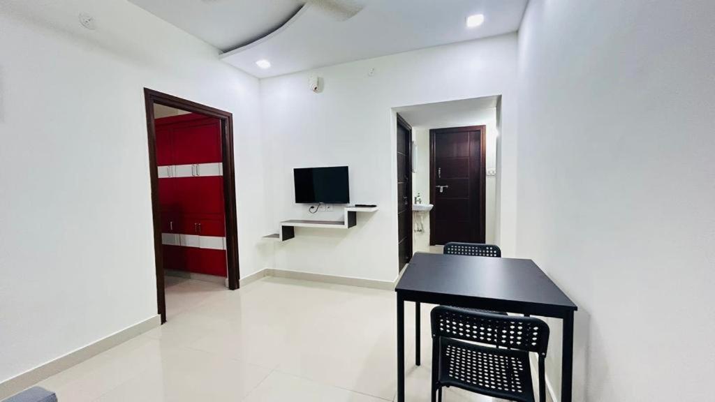 TV a/nebo společenská místnost v ubytování Abode Stayz Service Apartments