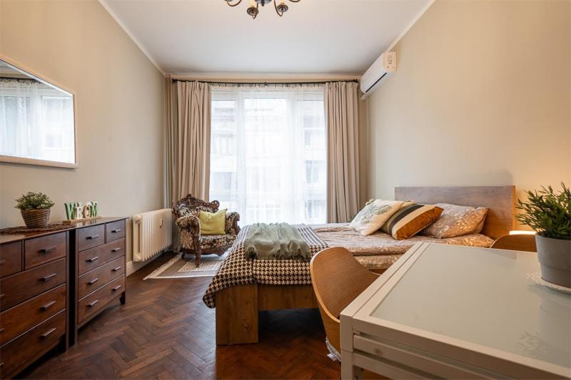 Postel nebo postele na pokoji v ubytování 3 BDR - Top Center Artistic Apartment - 115 m2