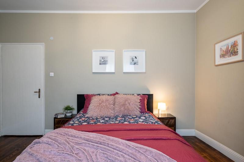 Postel nebo postele na pokoji v ubytování 3 BDR - Top Center Artistic Apartment - 115 m2