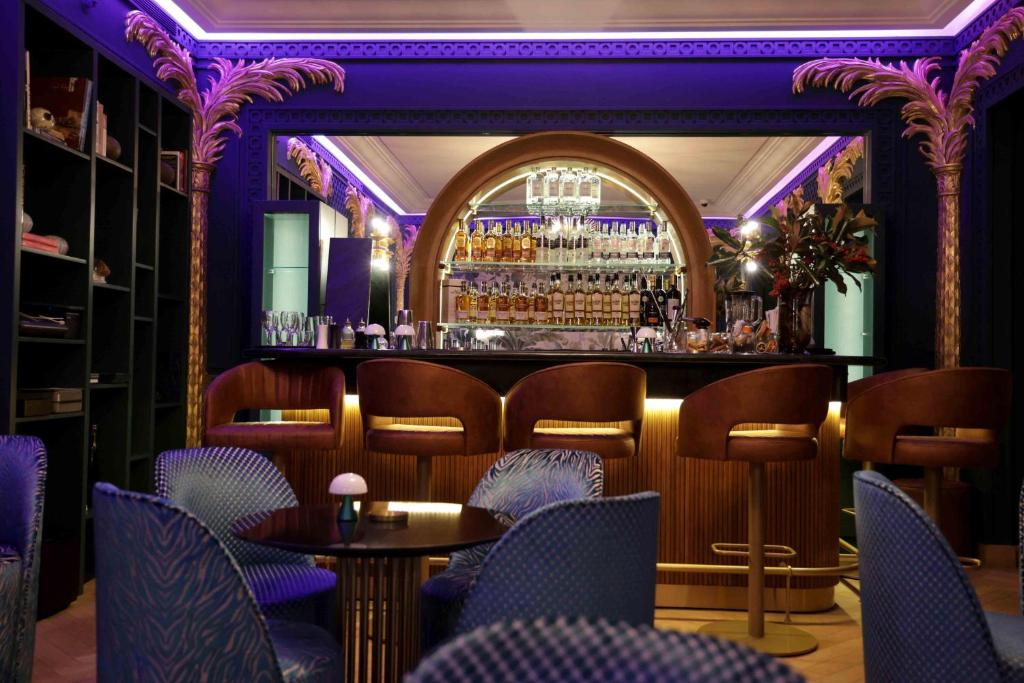 Lounge nebo bar v ubytování Warwick Palm Beach Hotel