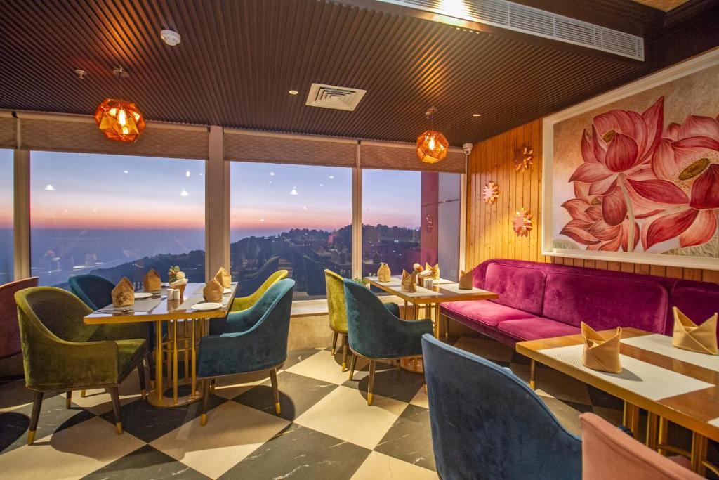 Posezení v ubytování Amritara Surya, Mcleodganj, Dharamshala