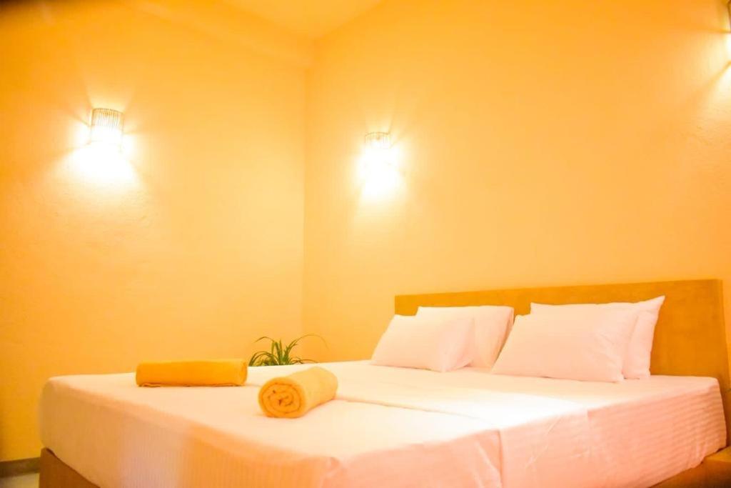 Кровать или кровати в номере Ayubowan Hiriketiya