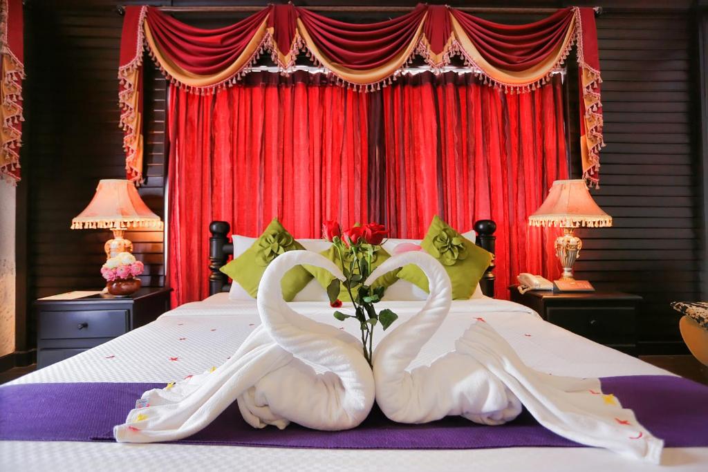 Postel nebo postele na pokoji v ubytování Lucky Angkor Hotel & Spa