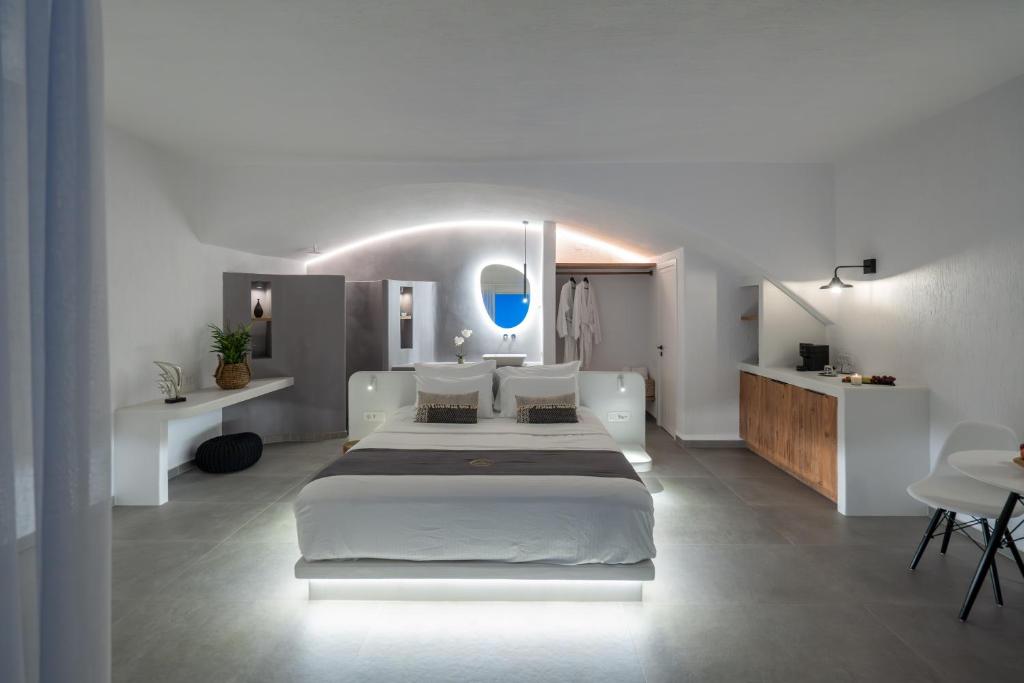 Postel nebo postele na pokoji v ubytování Aegean Melody Suites & Villas