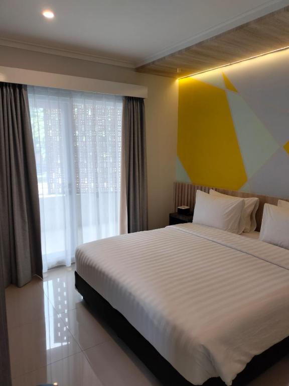 Postel nebo postele na pokoji v ubytování Key Inn Hotel Bogor