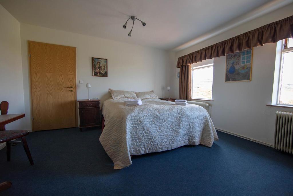 Postel nebo postele na pokoji v ubytování Hotel Breidavik
