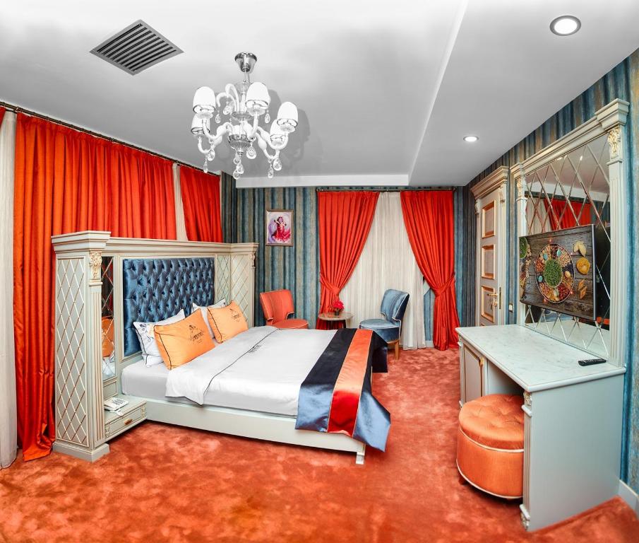 Кровать или кровати в номере Manor Luxury Hotel Baku