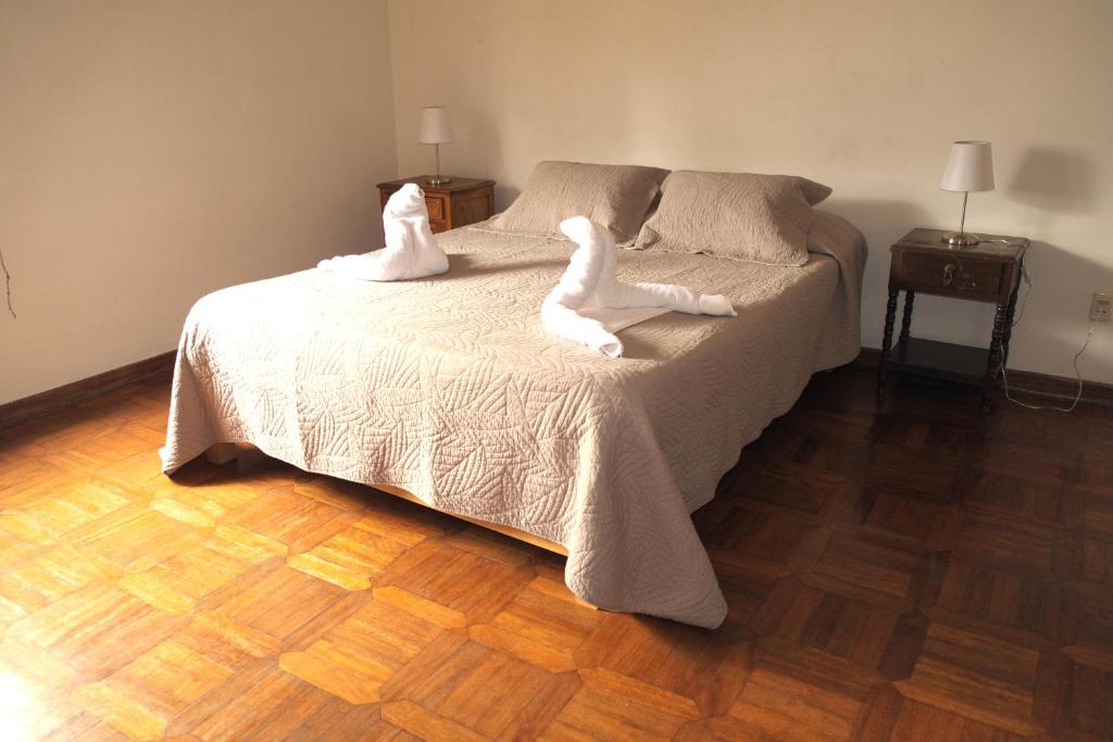 Rúm í herbergi á Inkawasi Miraflores Hostel