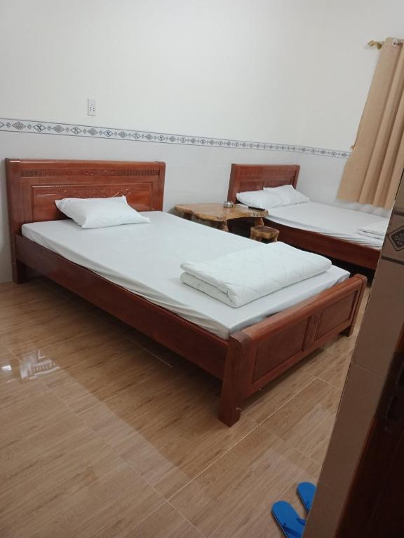 Postel nebo postele na pokoji v ubytování Tam Ky XO Hotel
