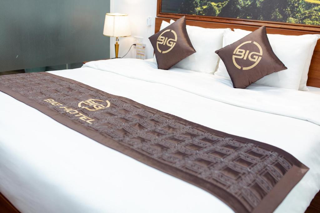 Postel nebo postele na pokoji v ubytování Big Hotel Lào Cai