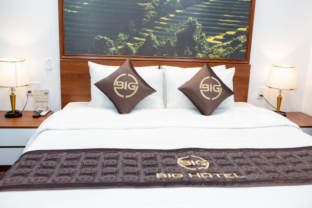 Postel nebo postele na pokoji v ubytování Big Hotel Lào Cai