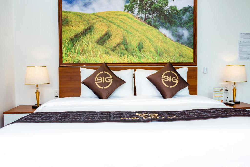 Ένα ή περισσότερα κρεβάτια σε δωμάτιο στο Big Hotel Lào Cai