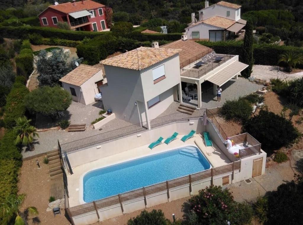 an aerial view of a house with a swimming pool at Villa vue mer proche du centre in La Croix-Valmer