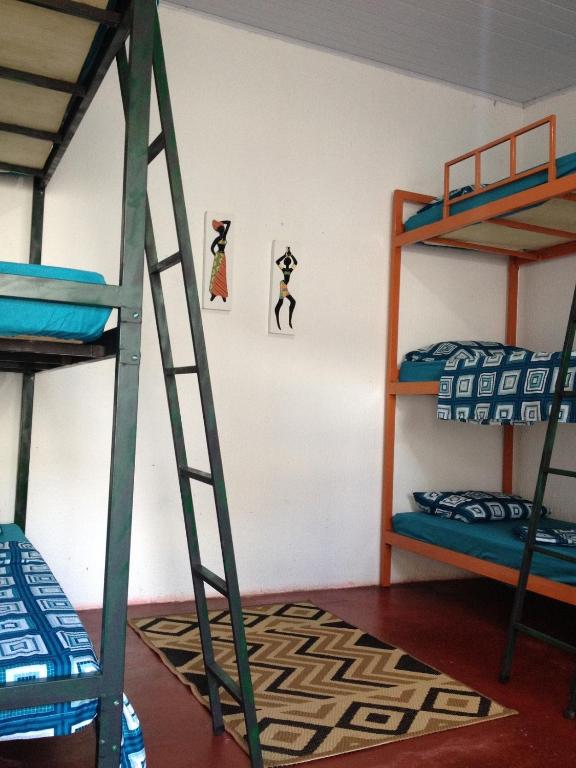 Palanda nebo palandy na pokoji v ubytování Casamatta Hostel