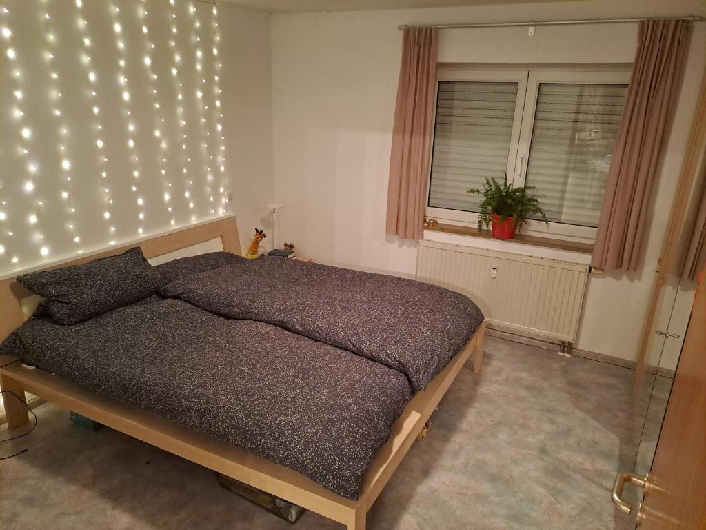 Postel nebo postele na pokoji v ubytování Schöne helle Wohnung nähe Parkanlage