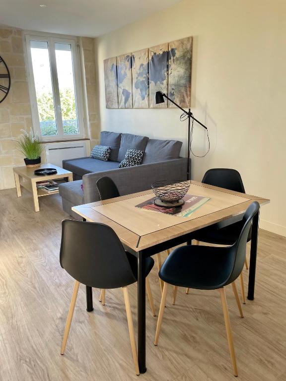 Posezení v ubytování Saint-Aubin-Sur-Mer: Bel appartement traversant