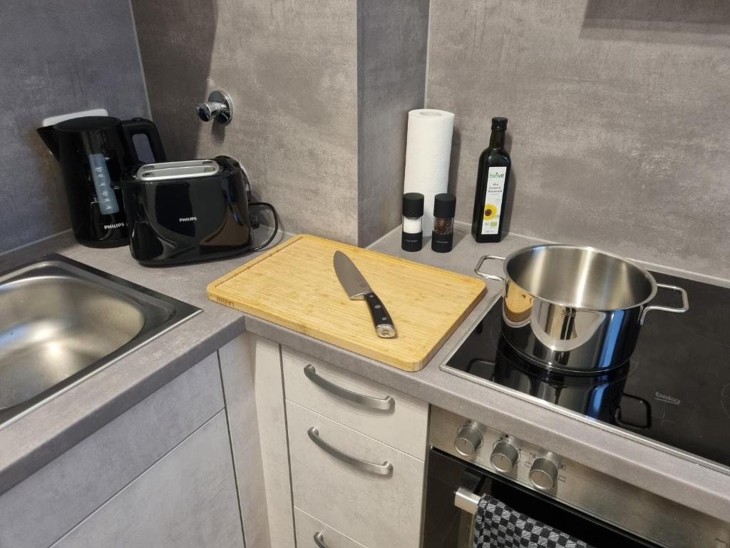 Köök või kööginurk majutusasutuses maremar - Design Maisonette Altstadt - 4 Pers - 57qm - Luxus Boxspringbett - Küche - Arbeitsplatz - privater Parkplatz