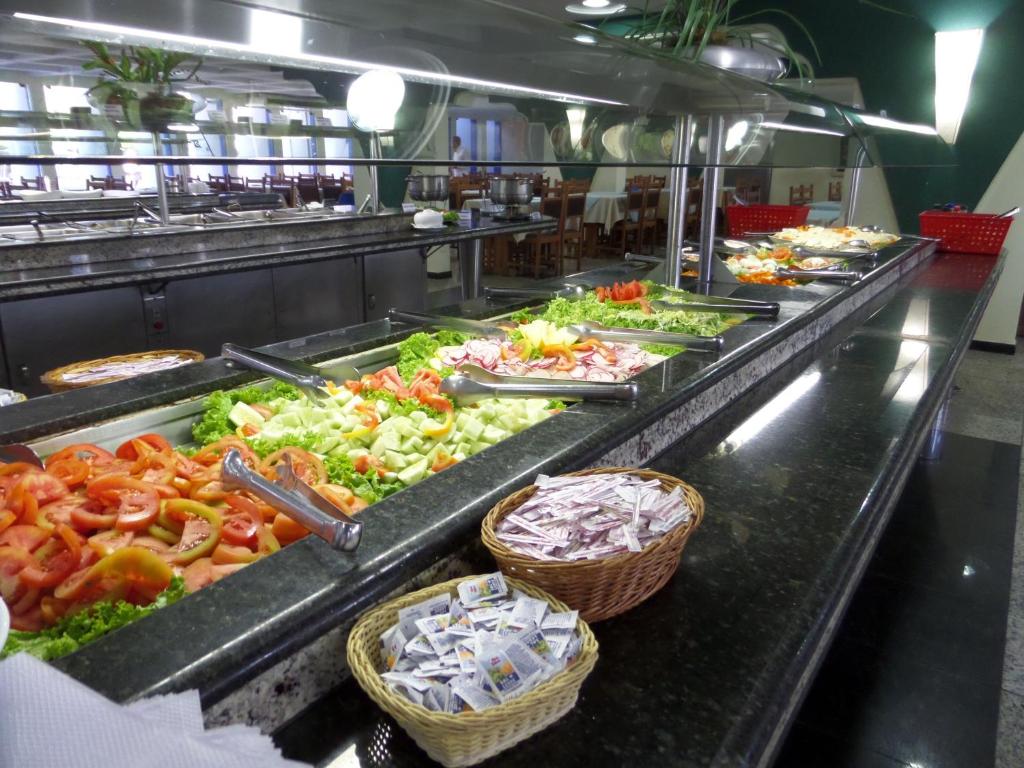 Comida no hotel ou em algum lugar perto