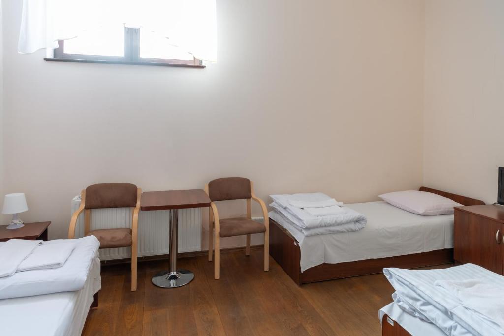 Centrum Edukacyjno-Rozwojowe Wroclaw Pawlowice - bezplatny parking - Resim 11