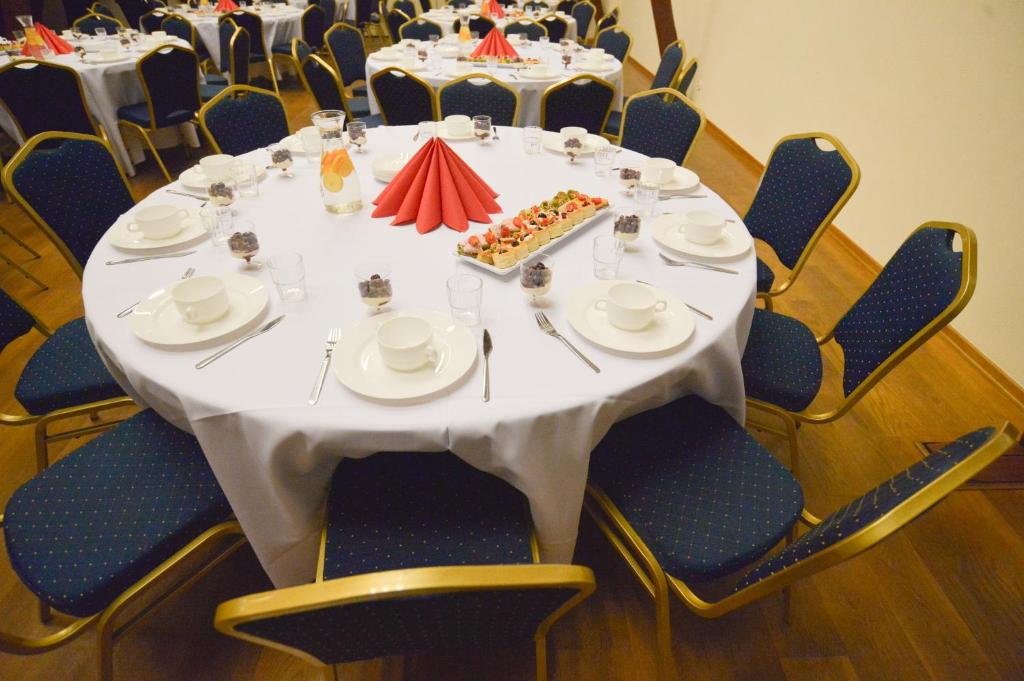 Centrum Edukacyjno-Rozwojowe Wroclaw Pawlowice - bezplatny parking - Resim 18