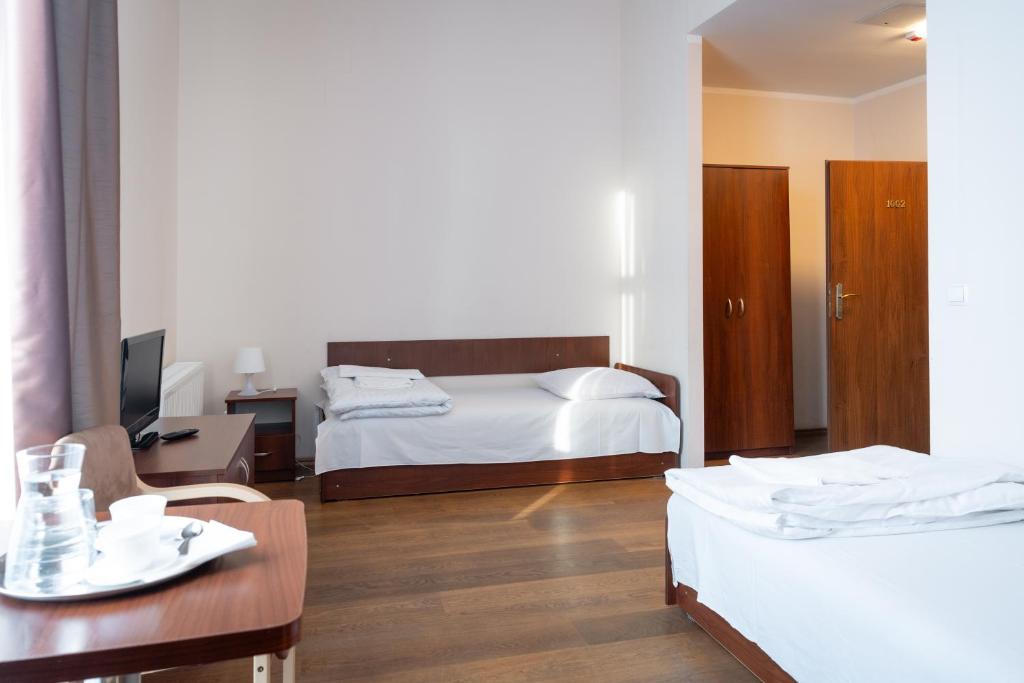 Centrum Edukacyjno-Rozwojowe Wroclaw Pawlowice - bezplatny parking - Resim 2