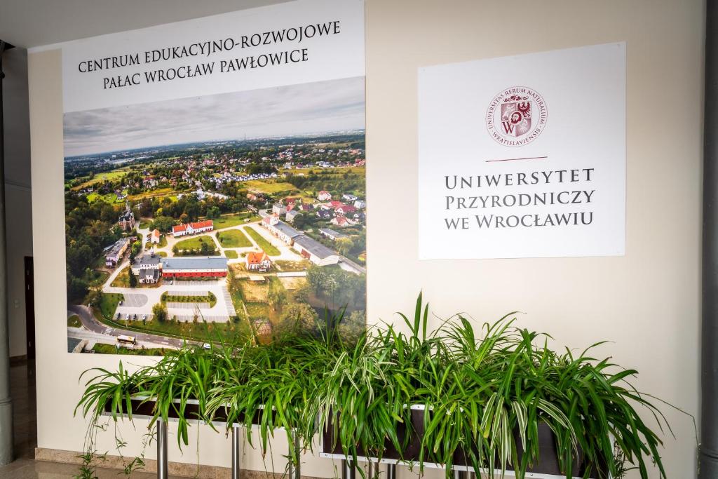 Centrum Edukacyjno-Rozwojowe Wroclaw Pawlowice - bezplatny parking - Resim 32
