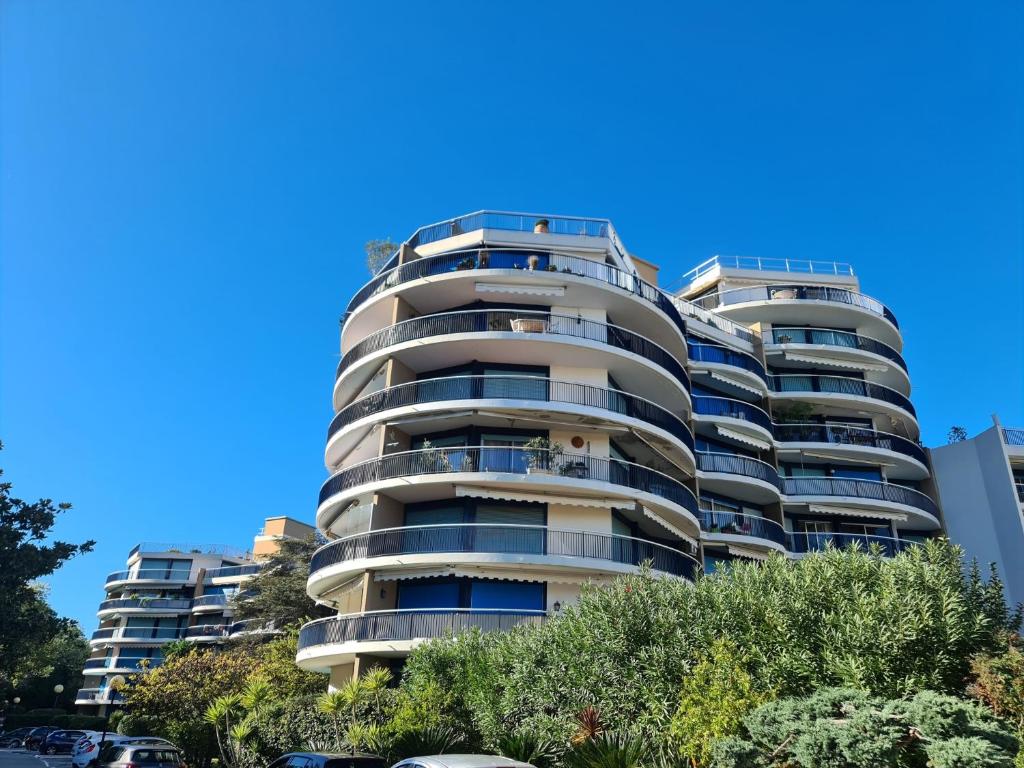 a tall apartment building with a blue sky in the background at LA NAPOULE in Mandelieu-la-Napoule