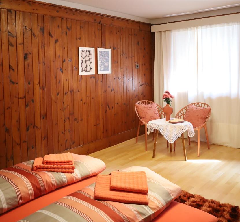 a room with wooden walls and a table and chairs at Tulpe Apartments in Vandoies di Sotto