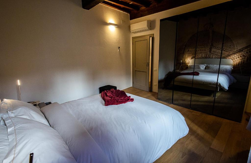 A bed or beds in a room at Acacia Firenze - Girasole