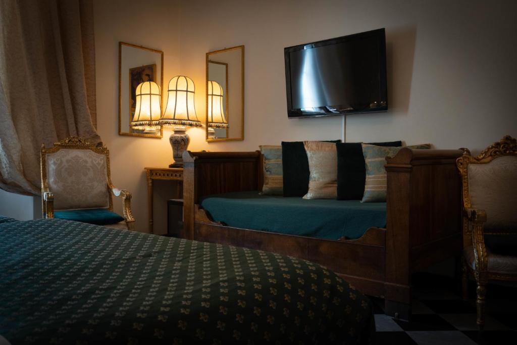 Postel nebo postele na pokoji v ubytování Morali Palace
