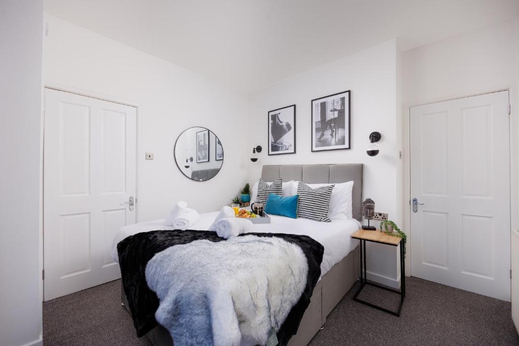 Boujis Central Plymouth Apartment - Sleeps 4 - Habita Property