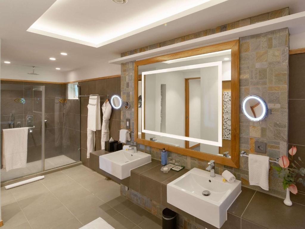 Koupelna v ubytování Sofitel Mauritius L'Imperial Resort & Spa