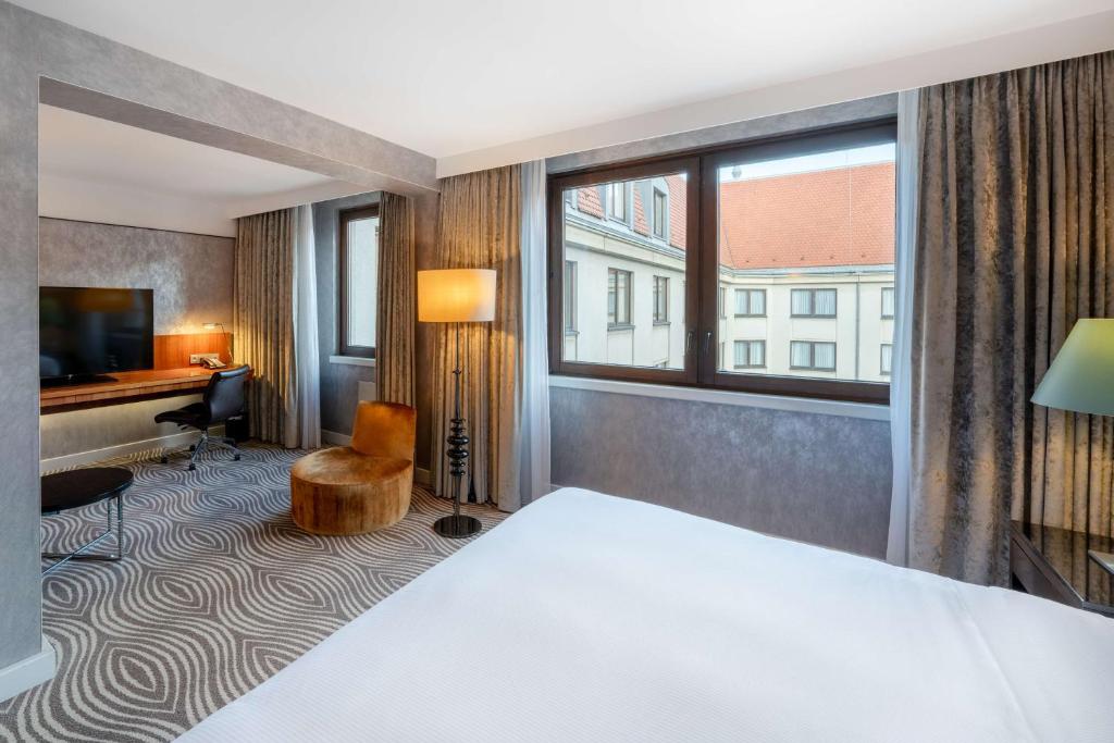 Hilton Berlin - Suite Junior - Acceso Al Salón