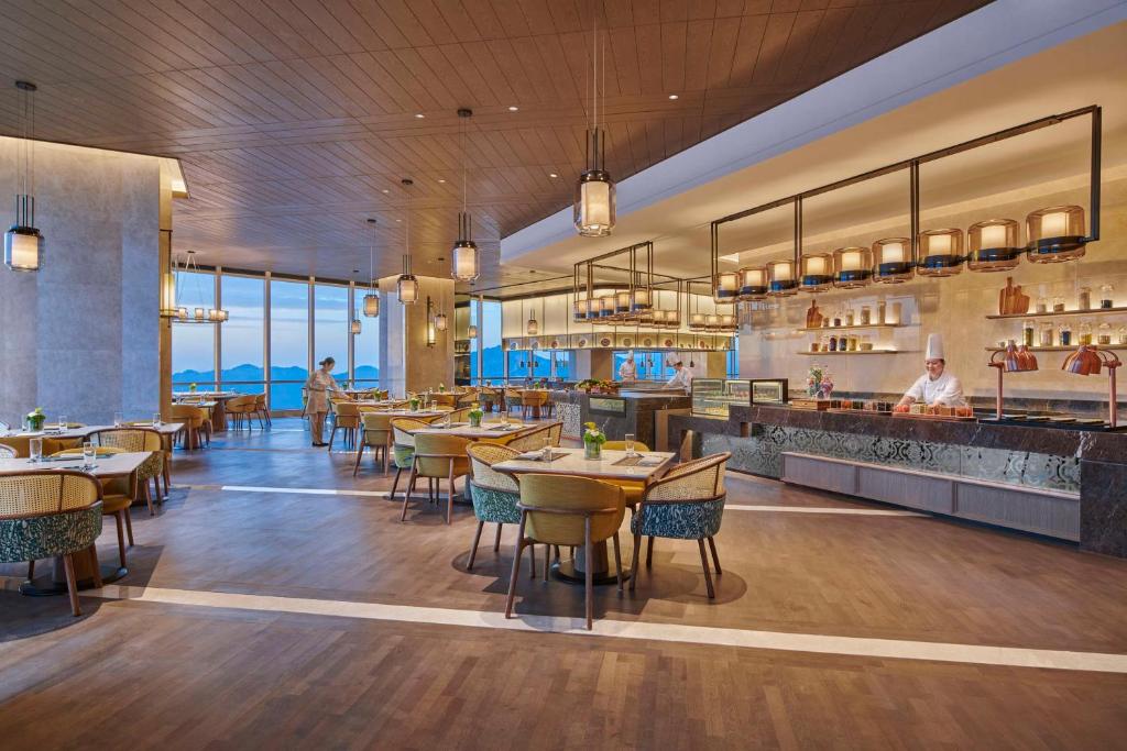 Restaurace v ubytování DoubleTree by Hilton Zhuhai Hengqin