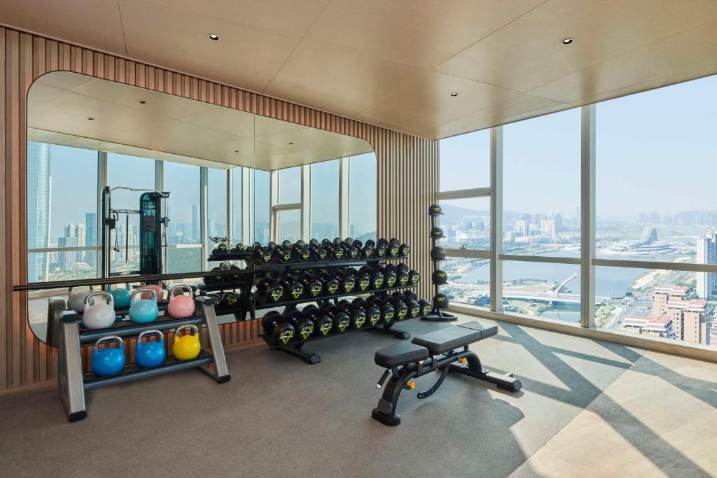 Fitness centrum a/nebo fitness zařízení v ubytování DoubleTree by Hilton Zhuhai Hengqin