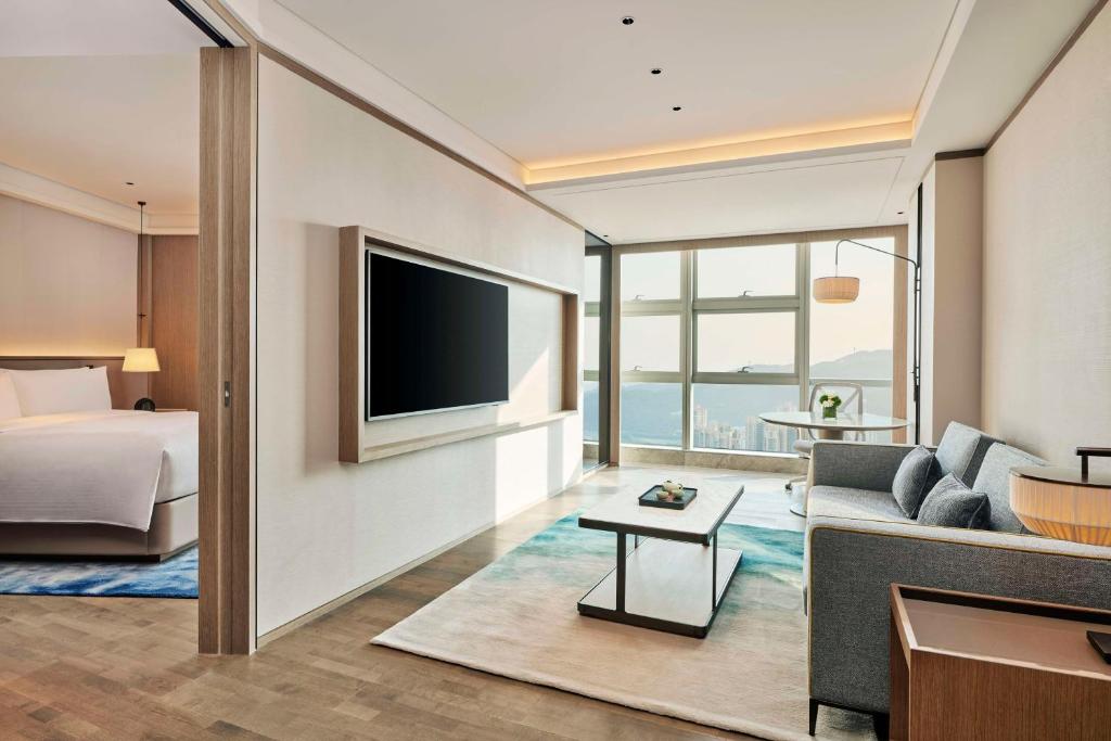TV a/nebo společenská místnost v ubytování DoubleTree by Hilton Zhuhai Hengqin
