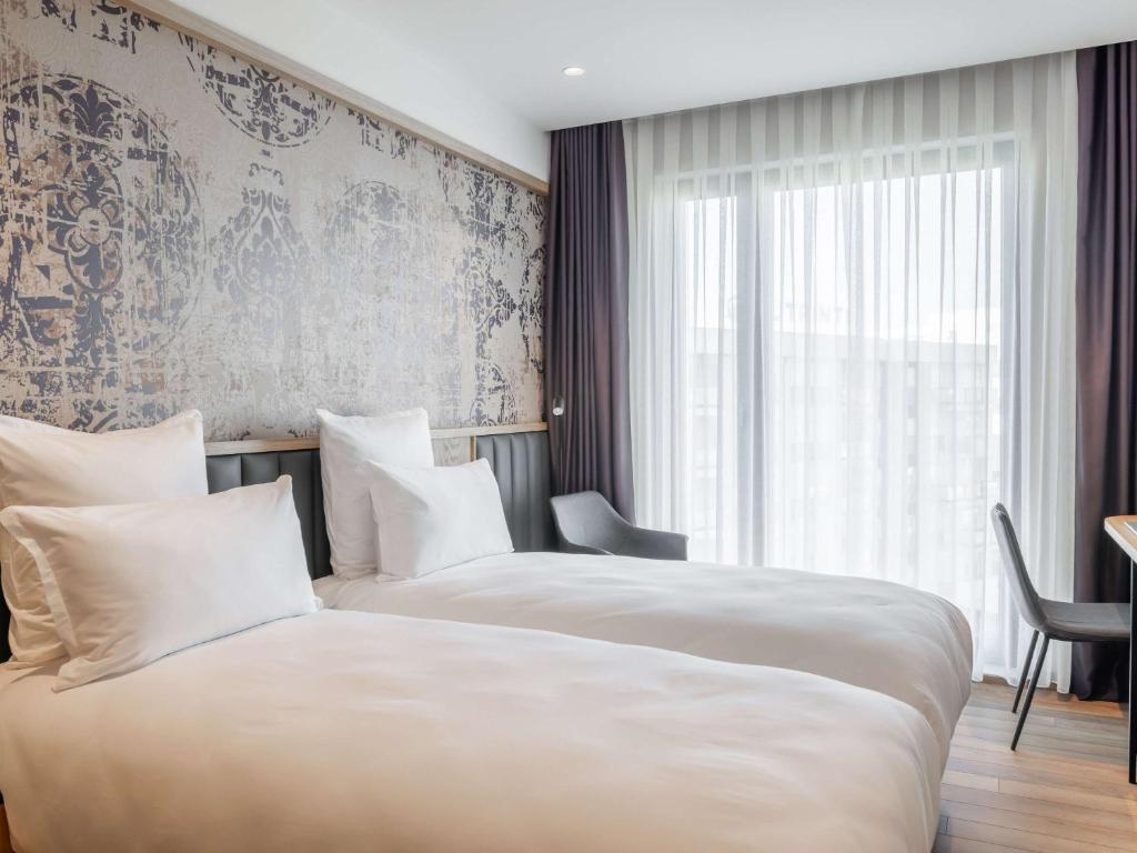 Postel nebo postele na pokoji v ubytování Mercure Prishtina City