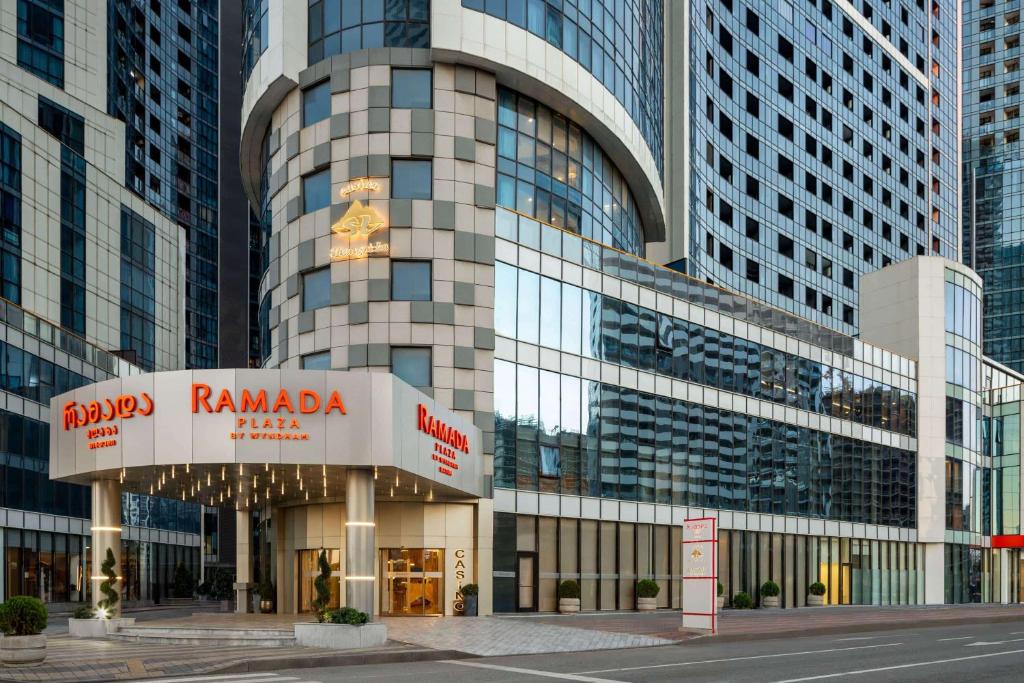 تصویر اتاق‌های Ramada Plaza by Wyndham Batumi & Casino - تصویر ۲