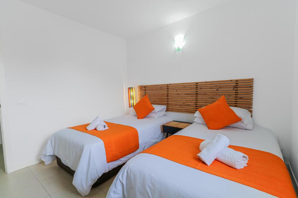Posteľ alebo postele v izbe v ubytovaní Cheerful house Puerto de las Nieves