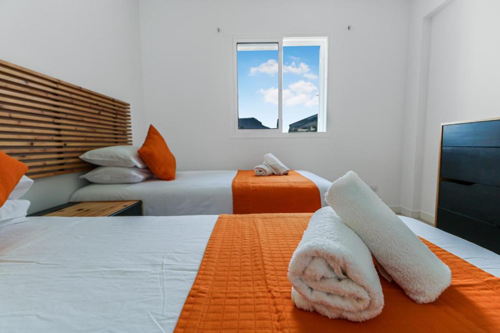 Posteľ alebo postele v izbe v ubytovaní Cheerful house Puerto de las Nieves