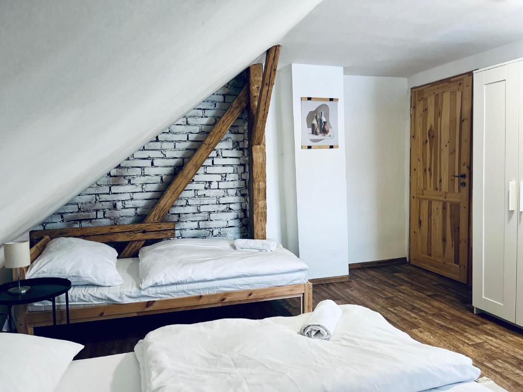 Postel nebo postele na pokoji v ubytování Chalupa Lenora