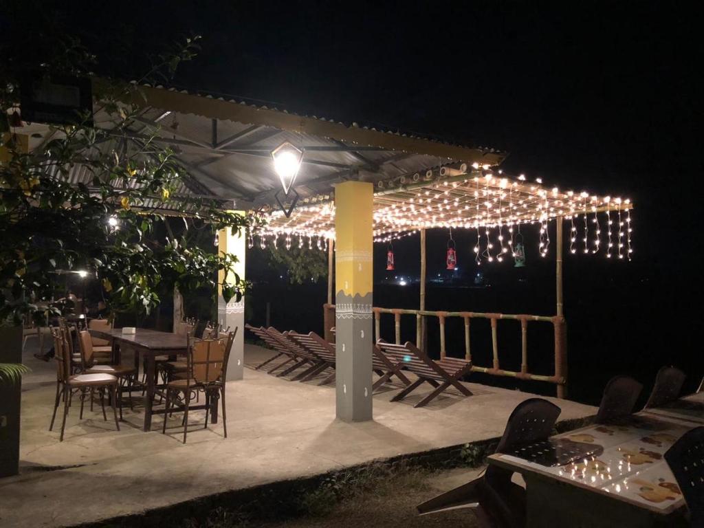Patio nebo venkovní prostory v ubytování Tharu Community Home Stay