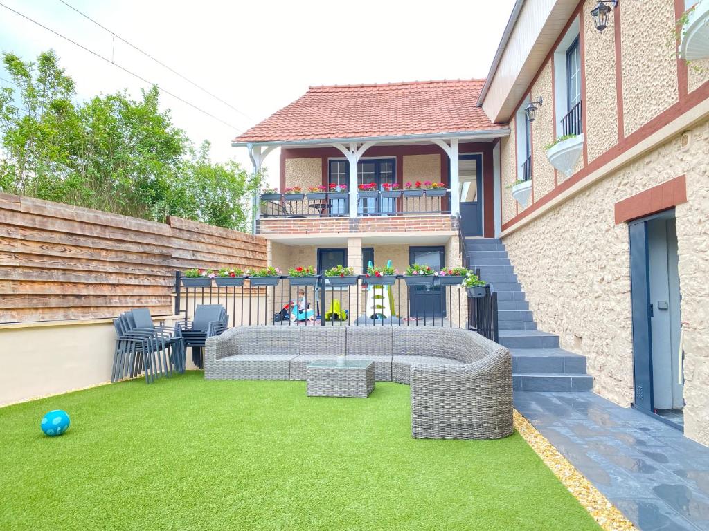 Photo de la galerie de l'établissement La casa Normande Sauna,Jacuzzi,cave a vin -AlRBMB - mieux -1h15 de Paris, à Notre-Dame-de-lʼIsle