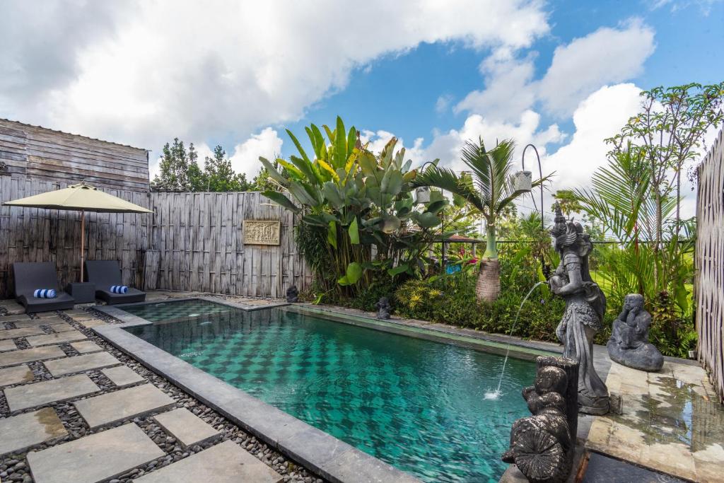 Bazén v ubytování The Bagus Lokha Ubud Villa nebo v jeho okolí