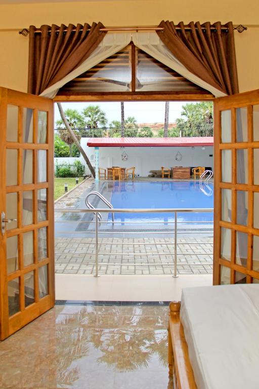 Bazén v ubytování Bluewater Beach Resort nebo v jeho okolí